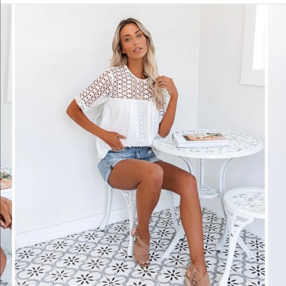 Vici RUSSIAN RIVER CROCHET PANEL BLOUSE